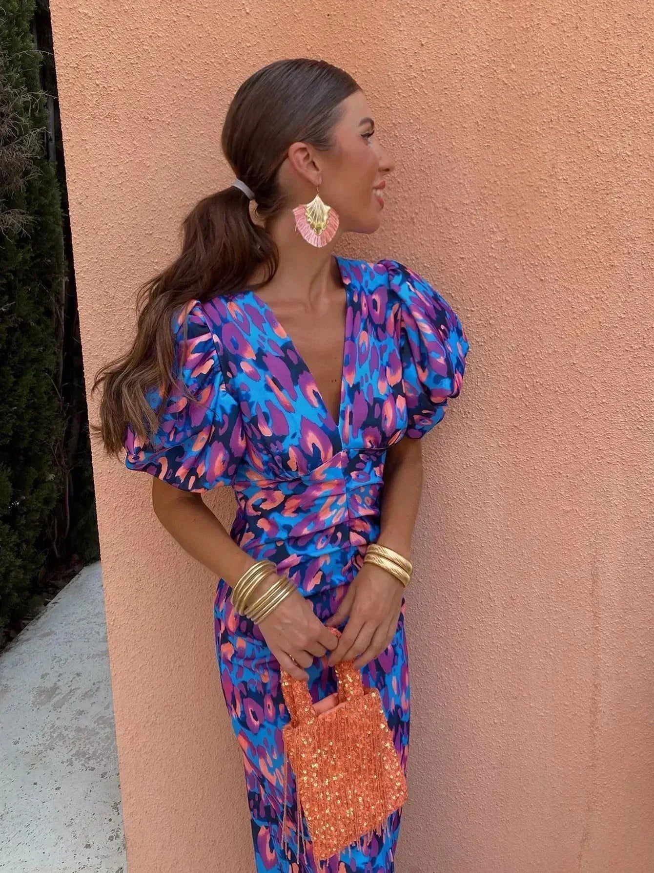 Loren | Robe Midi Vibrante avec Manches Bouffantes